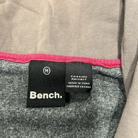 Size M Bench sweater, zip up pockets hoodie - Picture 2 of 9